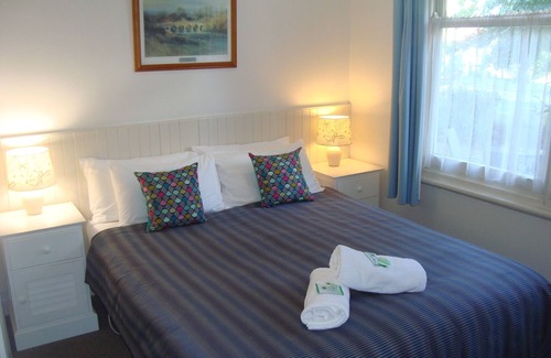 Bright Hotel | Elm Lodge