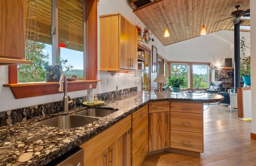 Southern Crossing House | Elmwood Place | Southern Crossing, River, Mountain Views