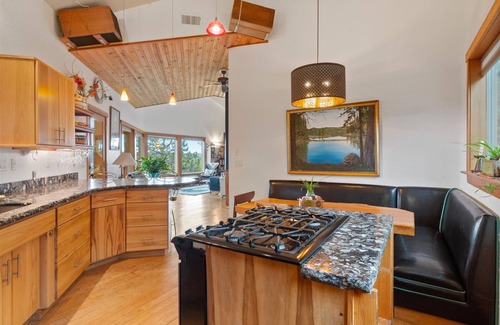 Southern Crossing House | Elmwood Place | Southern Crossing, River, Mountain Views
