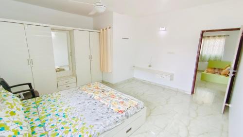Bengaluru Apartment | ELO House - Spacious 2BHK Apartment with Kitchen, Malleswaram