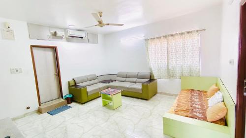 Bengaluru Apartment | ELO House - Spacious 2BHK Apartment with Kitchen, Malleswaram