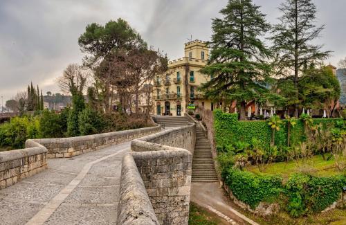 Besalu Hotel | Els Jardins De La Martana