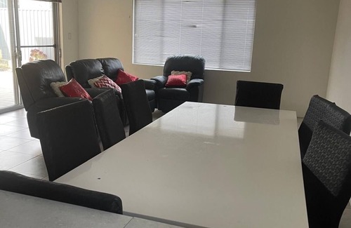 Upper Swan House | Elshaadai HomesnnA neat and spacious 4 by 2 in The Vines area.