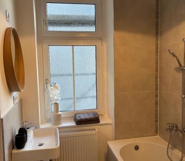 Gera Apartment | Elster 2, 1 OG, Neues Apartment mit 4 Schlafzimmern und Balkon, separates WC, im Zentrum von Gera