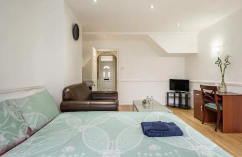 Kennington House | Eltar Hostle