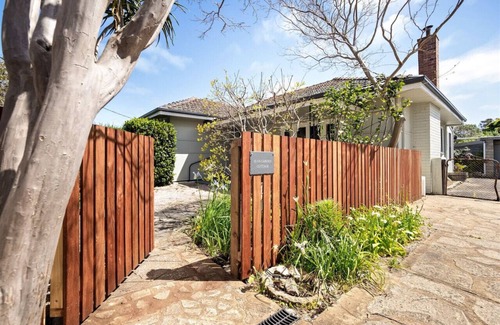 Margaret River House | Elva Garden Cottage | Dog Friendly | Town Central