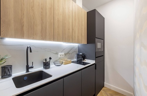 Centro - Sagrario Apartment | Elvira Elegant Suite: very central next to Cathedral and Albaicin