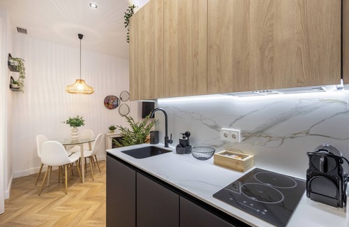 Centro - Sagrario Apartment | Elvira Elegant Suite: very central next to Cathedral and Albaicin