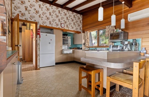 Jindabyne House | Elvira Ski Haus retro style