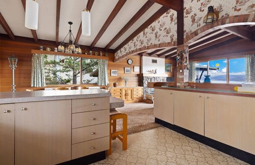 Jindabyne House | Elvira Ski Haus retro style
