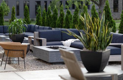 Lexington Hotel | Elwood Hotel & Suites