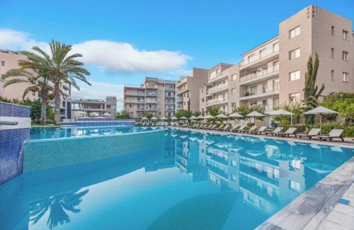 Universal Apartment | Elysia Park Apartments