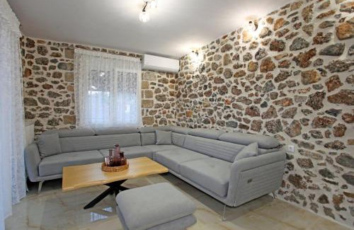 Dio-Olympos Apartment | Elysian Stone Apartment II