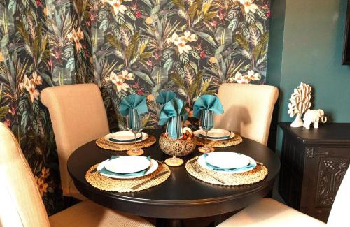 Whitby Apartment | Elysium Holiday Lets - Elysium Suite, Stunning Apartment by the Beach