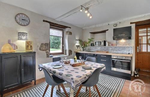 Plourhan House | Embalaba