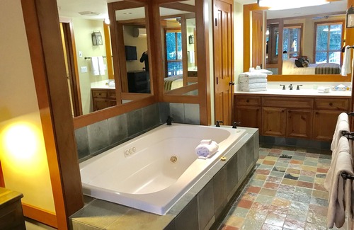Upper Village Hotel | Embarc Whistler, 2 bd 2 bth, Available for Christmas and New year