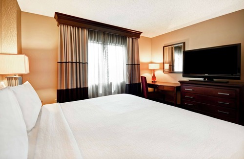 Herndon Hotel | Embassy Suites by Hilton Dulles Airport