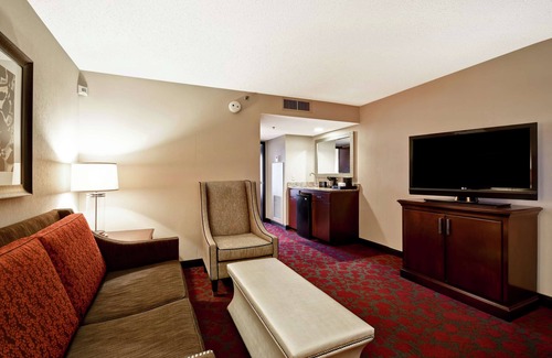 Herndon Hotel | Embassy Suites by Hilton Dulles Airport