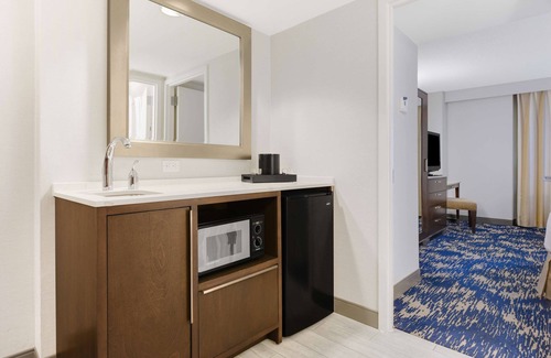 Old Town Alexandria Hotel | Embassy Suites by Hilton Alexandria Old Town