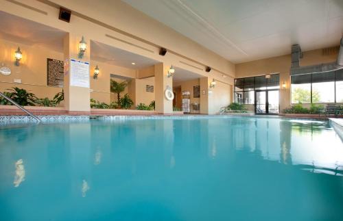 Greensboro Hotel | Embassy Suites by Hilton Greensboro Airport