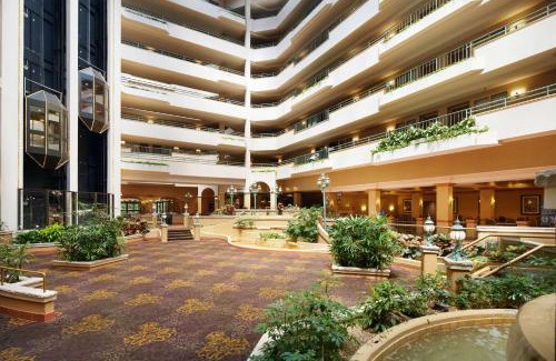 Greensboro Hotel | Embassy Suites by Hilton Greensboro Airport