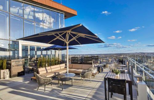 Sobro Hotel | Embassy Suites by Hilton Nashville Downtown