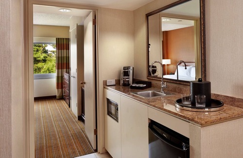 Parsippany Hotel | Embassy Suites by Hilton Parsippany