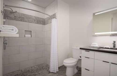 Village Hotel | Embassy Suites La Quinta Hotel & Spa