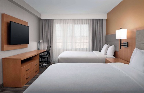 Village Hotel | Embassy Suites La Quinta Hotel & Spa