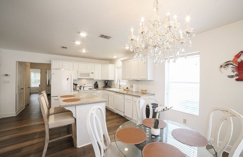 Old Town House | Ember Beach ~ charming cottage close to beaches