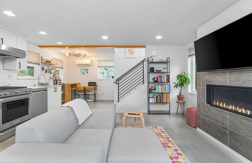 Seattle Apartment | Ember & Glow Loft Retreat