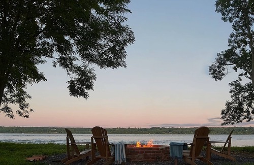 Kingston Apartment | Embrace Nature's Embrace! Near Kingston Point Beach, Free Breakfast and Parking