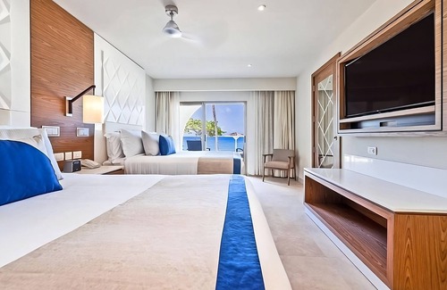 Morne Rouge House | Embrace the Sugar Rush Experience! Oceanfront Suite, Outdoor Pool, Free Parking!