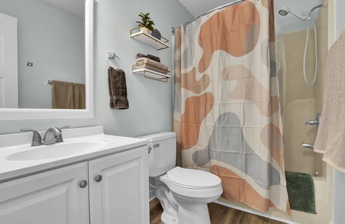 Sneads Ferry Condo | Embrace the Season: Book Your Fall & Winter Escape at 'The Good Life'! Pet F