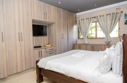 Lusaka Apartment | EMC Luxury 4BR Villa ,Pool, Solar , Starlink Wifi