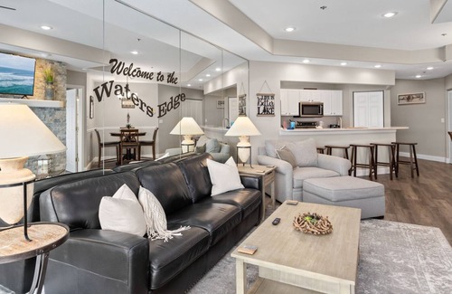 Lake Ozark Condo | Emerald Bay 214-1A - Beautifully Updated Waterfront Condo!