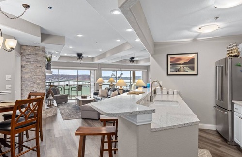 Lake Ozark Condo | Emerald Bay 214-1A - Beautifully Updated Waterfront Condo!
