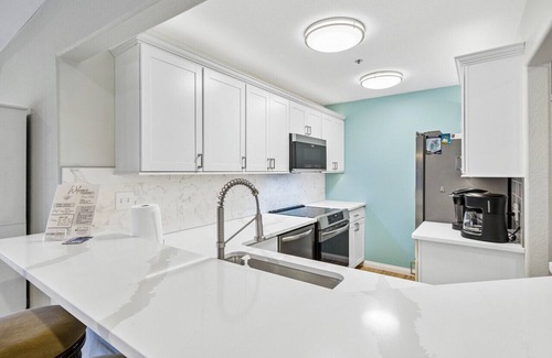 Lake Ozark Condo | Emerald Bay Overlook! - Breathtaking View & Pools!