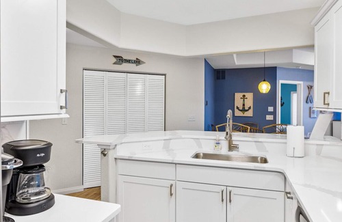 Lake Ozark Condo | Emerald Bay Overlook! - Breathtaking View & Pools!