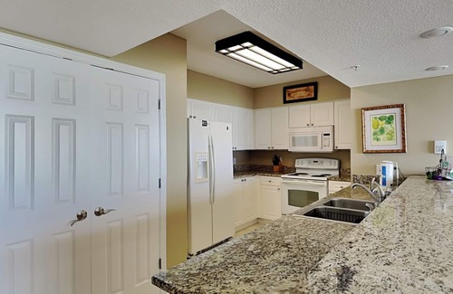 Panama City Beach Condo | Emerald Beach #928 | On-Site Amenities & More!