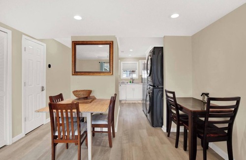 Laguna Beach Apartment | Emerald Beachy Dreams