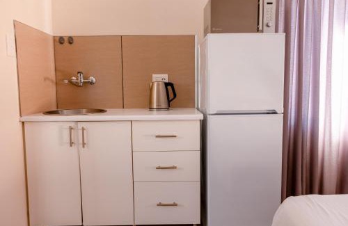 Windhoek West Bed & Breakfast | Emerald Bed&Breakfast