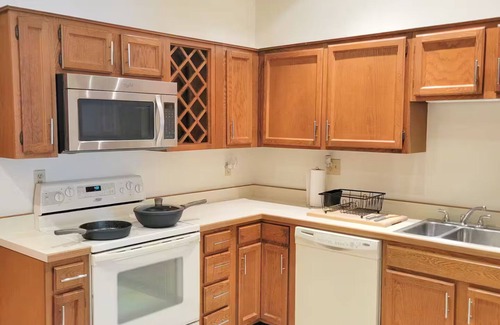 Old Northside Apartment | Emerald Brick Home Downtown Indy