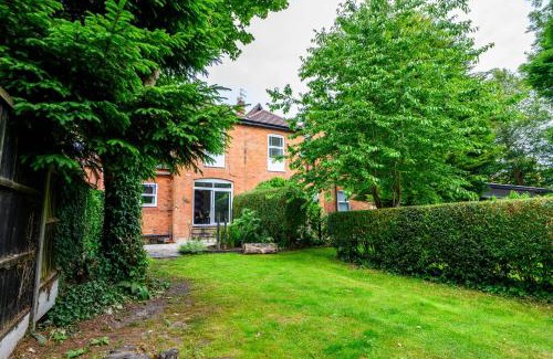 Moseley Apartment | EMERALD Delightful Suite Moseley Mews, Birmingham By StayStaycations