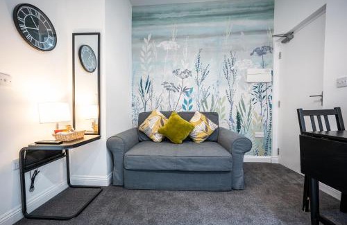 Moseley Apartment | EMERALD Delightful Suite Moseley Mews, Birmingham By StayStaycations