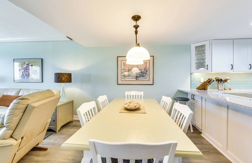 Sunnyside Condo | ‘Emerald Dreams’ Beach & Lakefront West PCB Condo