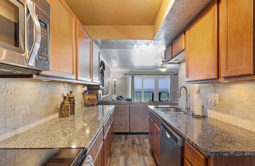 Biltmore Beach Condo | Emerald Escape at Mariner West~Gulf Front~100 Steps to Sand~
