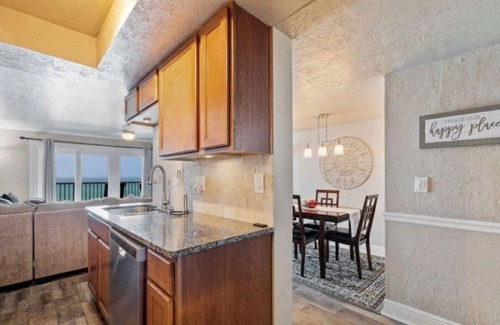 Biltmore Beach Condo | Emerald Escape at Mariner West~Gulf Front~100 Steps to Sand~