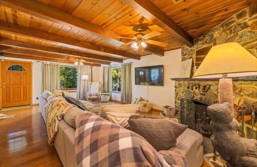 Oakhurst House | Emerald Escape at Cedar Valley