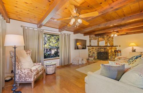 Oakhurst House | Emerald Escape at Cedar Valley